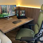 Urbannest Aerodrom Modern 1br With Workspace And Free Parking