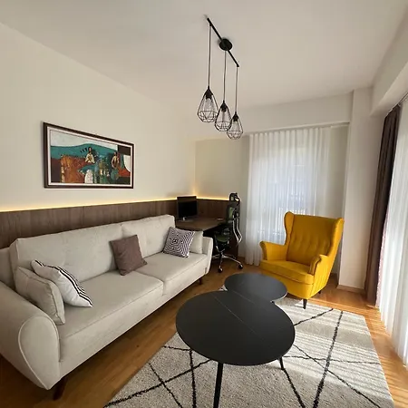 Urbannest Aerodrom - Aptartment With Workspace & Free Parking