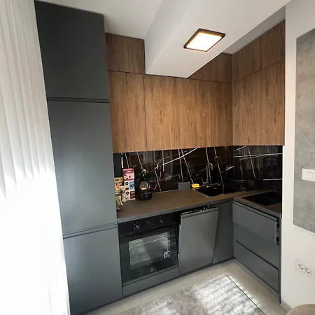 Urbannest Aerodrom - Modern In With Free Parking Skopje