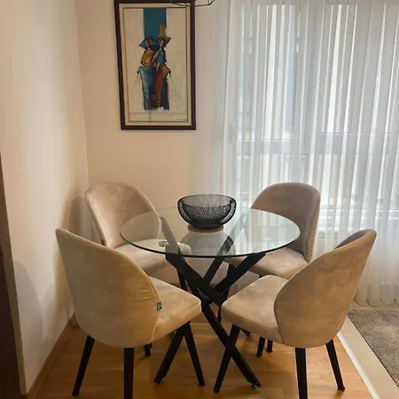 Urbannest Aerodrom - Modern In With Free Parking Lägenhet *