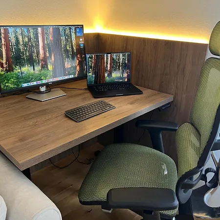 Urbannest Aerodrom Modern 1br With Workspace And Free Parking