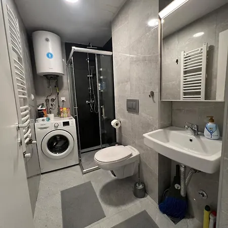 Urbannest Aerodrom - Modern In With Free Parking * Skopje