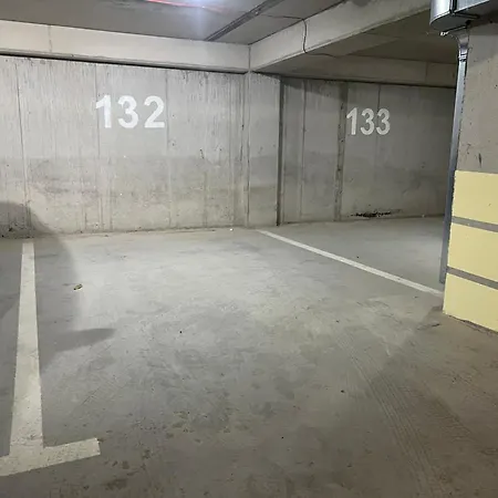 Urbannest Aerodrom Modern 1br With Workspace And Free Parking *