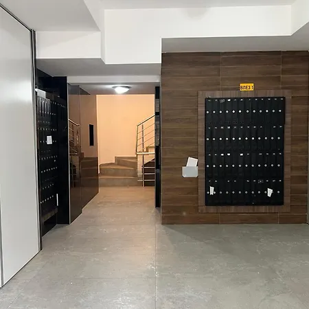 Appartement Urbannest Aerodrom Modern 1br With Workspace And Free Parking *