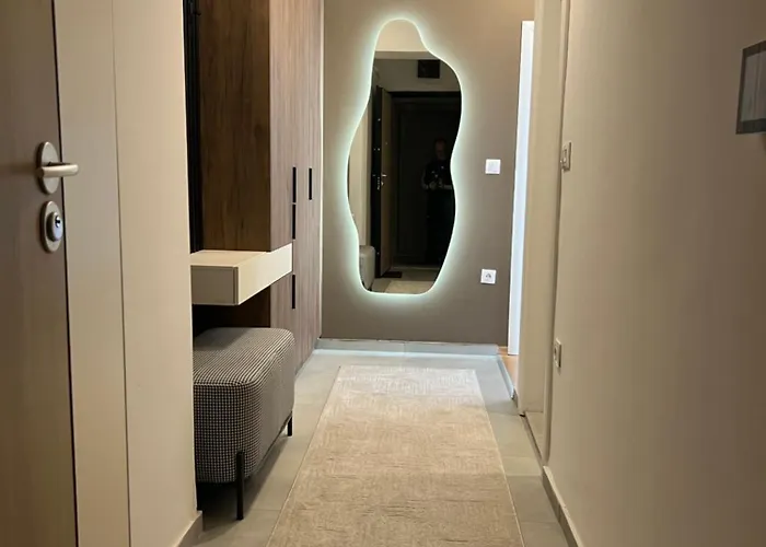 Urbannest Aerodrom Modern 1br With Workspace And Free Parking Appartement *