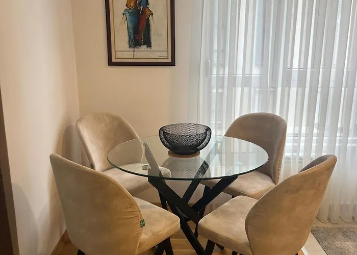 Urbannest Aerodrom Modern 1br With Workspace And Free Parking Appartement *