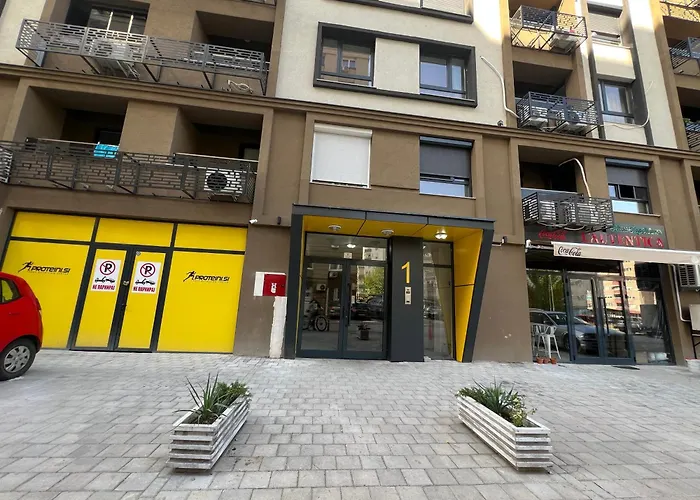 Urbannest Aerodrom Modern 1br With Workspace And Free Parking Appartement