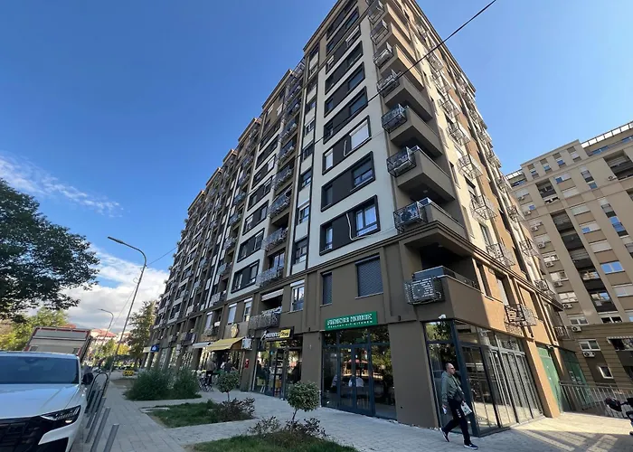 Urbannest Aerodrom Modern 1br With Workspace And Free Parking
